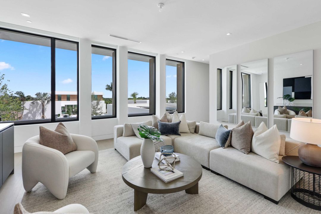 For Sale: $9,600,000 (5 beds, 6 baths, 7713 Square Feet)