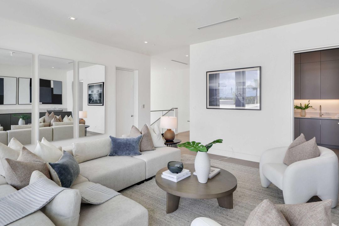 For Sale: $9,600,000 (5 beds, 6 baths, 7713 Square Feet)