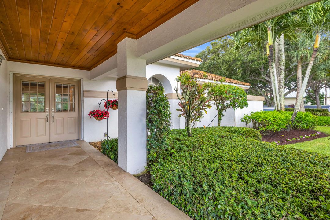 For Sale: $1,050,000 (3 beds, 2 baths, 1923 Square Feet)