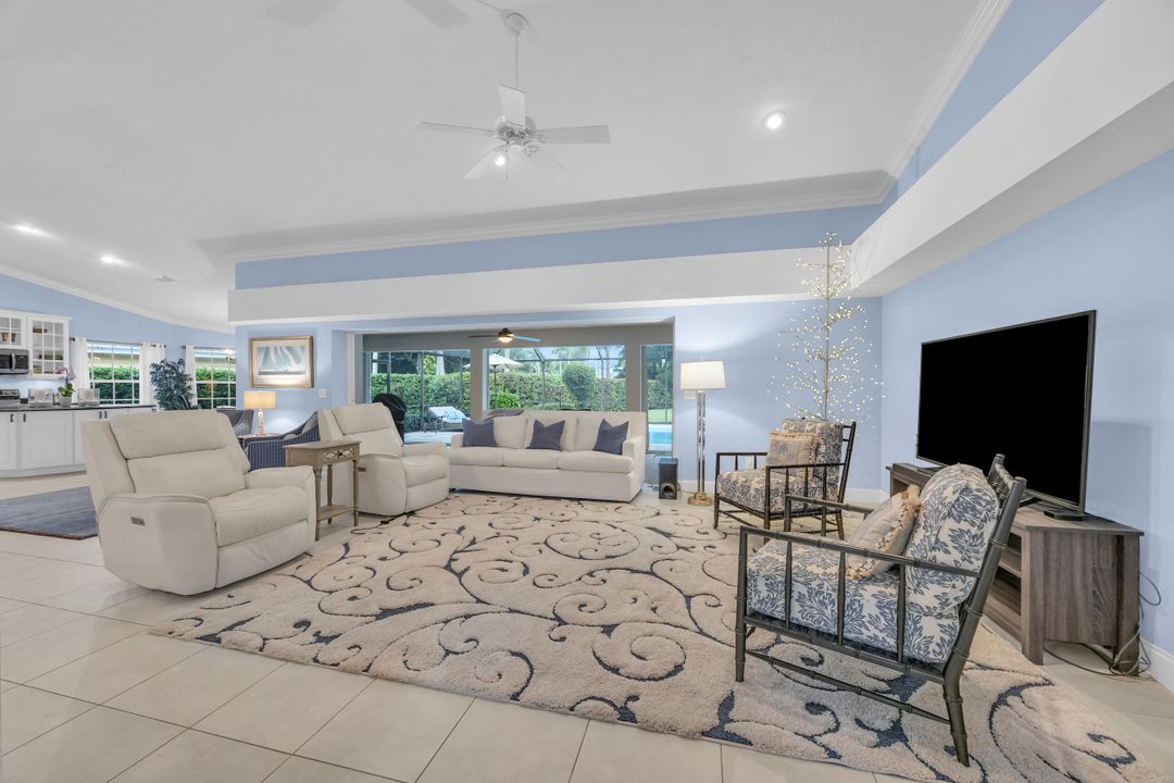 For Sale: $1,050,000 (3 beds, 2 baths, 1923 Square Feet)