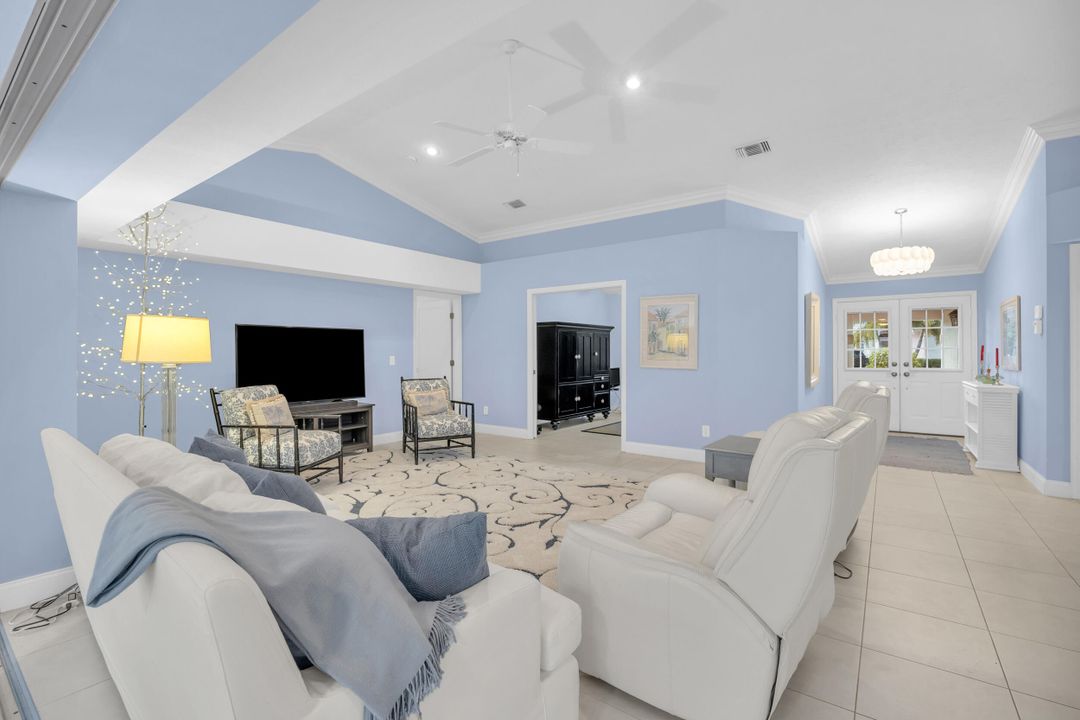 For Sale: $1,050,000 (3 beds, 2 baths, 1923 Square Feet)