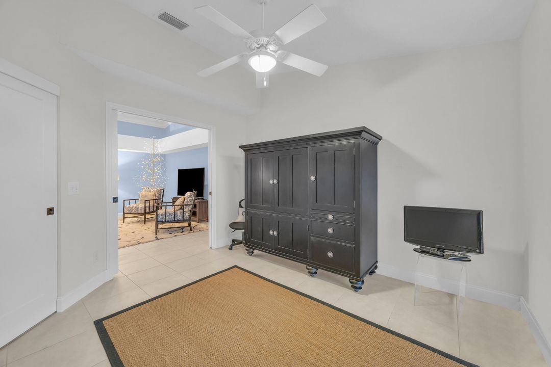 For Sale: $1,050,000 (3 beds, 2 baths, 1923 Square Feet)