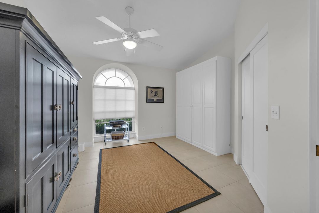 For Sale: $1,050,000 (3 beds, 2 baths, 1923 Square Feet)