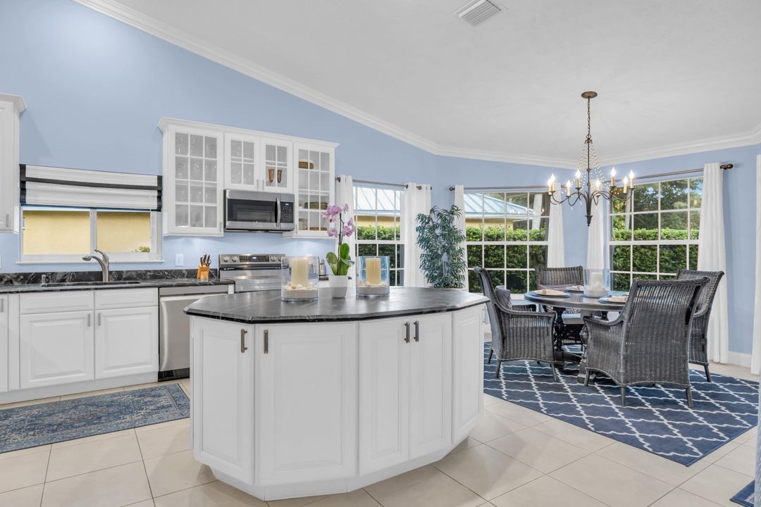 For Sale: $1,050,000 (3 beds, 2 baths, 1923 Square Feet)