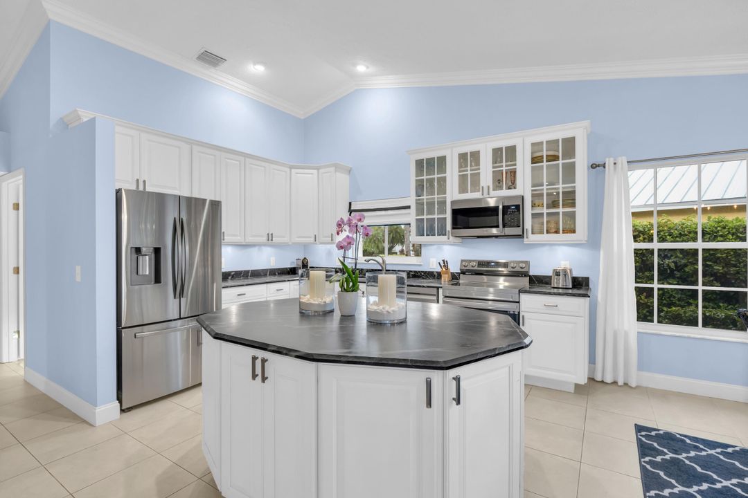 For Sale: $1,050,000 (3 beds, 2 baths, 1923 Square Feet)