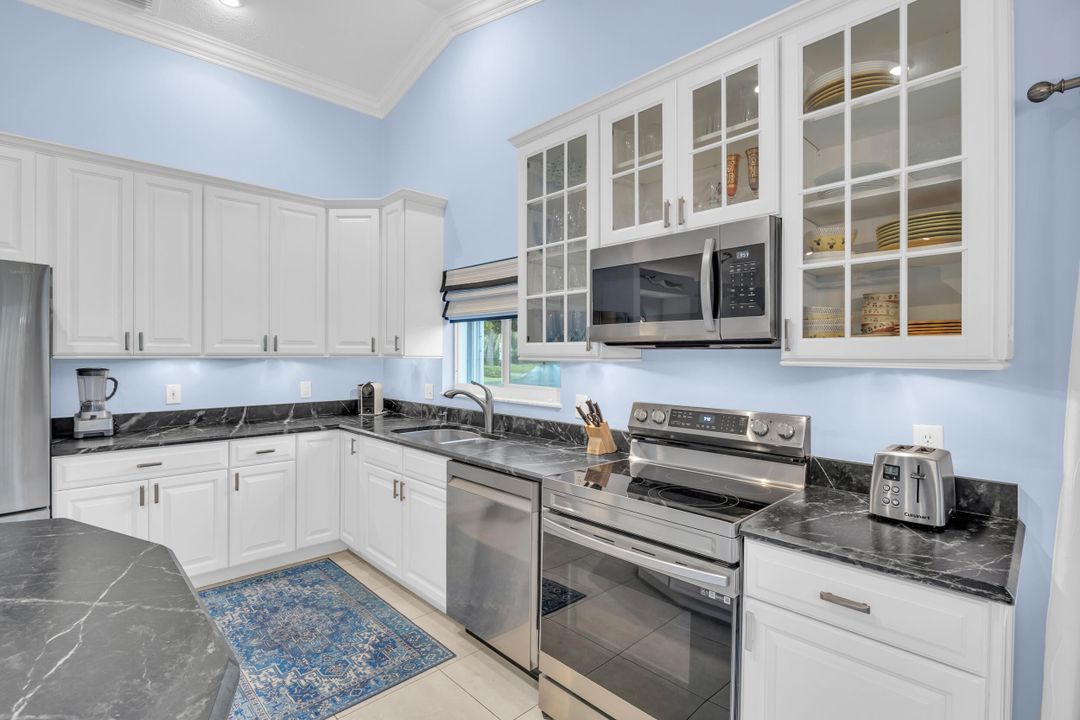 For Sale: $1,050,000 (3 beds, 2 baths, 1923 Square Feet)