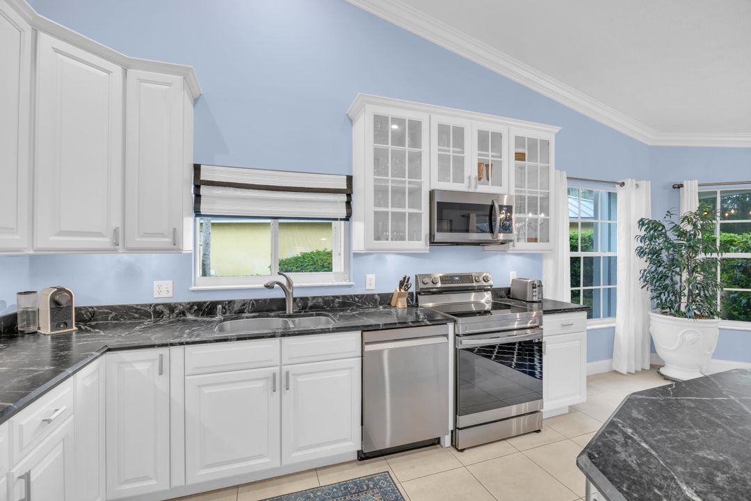 For Sale: $1,050,000 (3 beds, 2 baths, 1923 Square Feet)