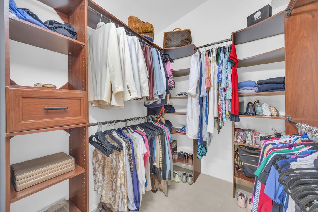 For Sale: $1,050,000 (3 beds, 2 baths, 1923 Square Feet)