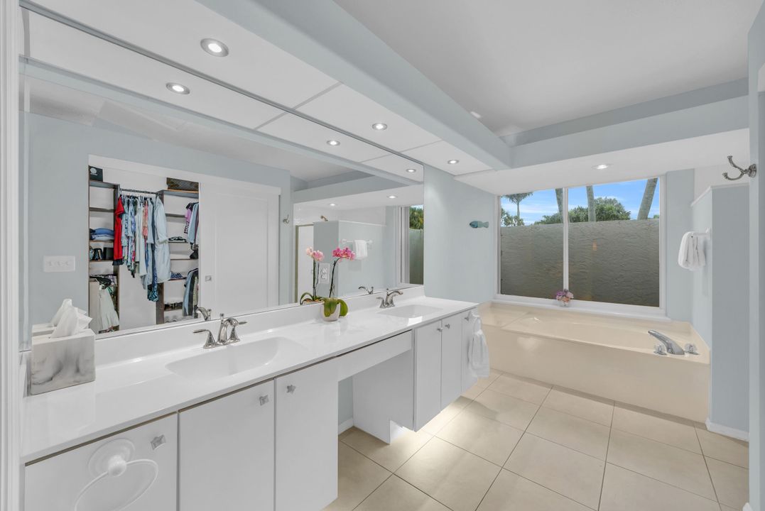 For Sale: $1,050,000 (3 beds, 2 baths, 1923 Square Feet)