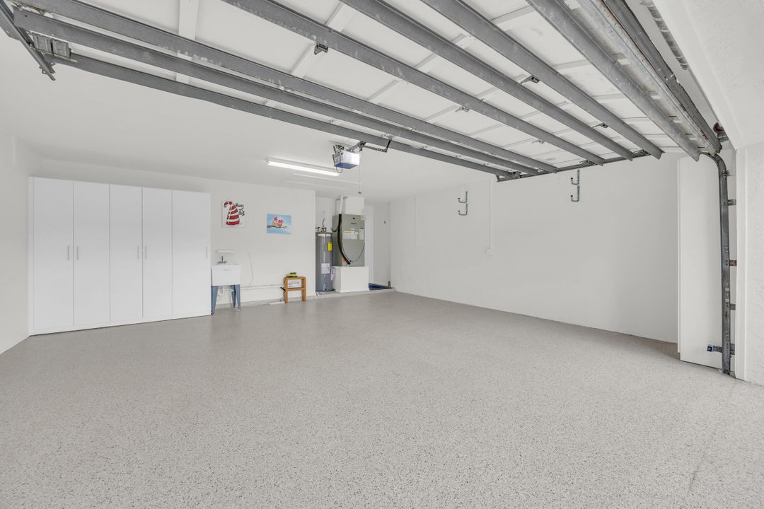 For Sale: $1,050,000 (3 beds, 2 baths, 1923 Square Feet)