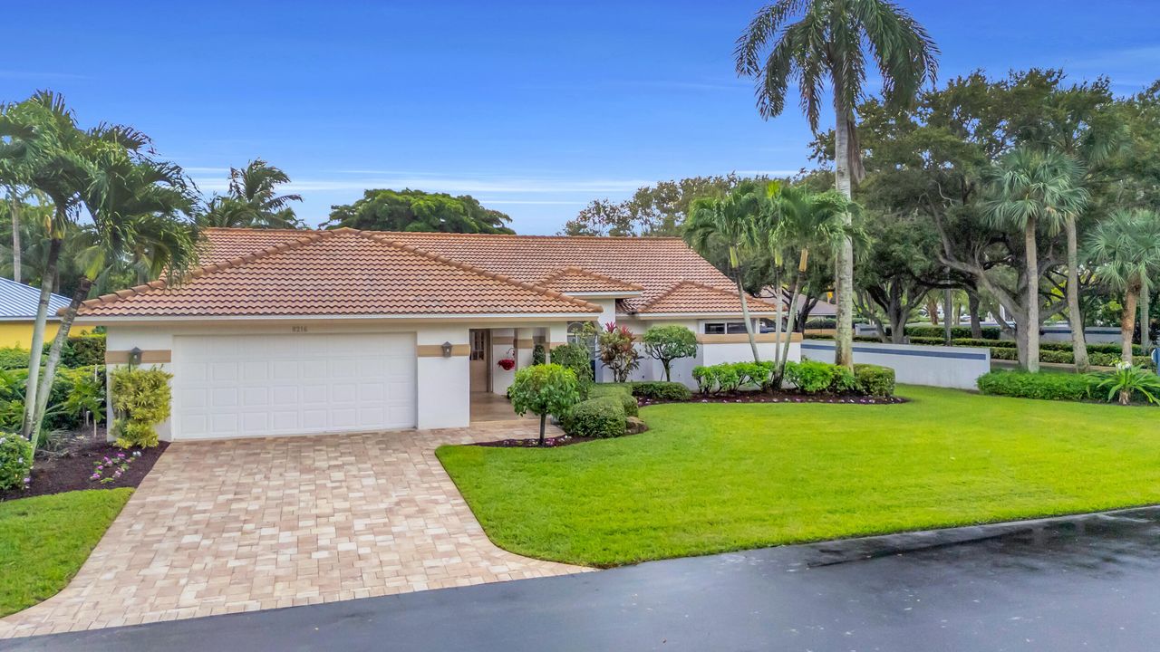 For Sale: $1,050,000 (3 beds, 2 baths, 1923 Square Feet)