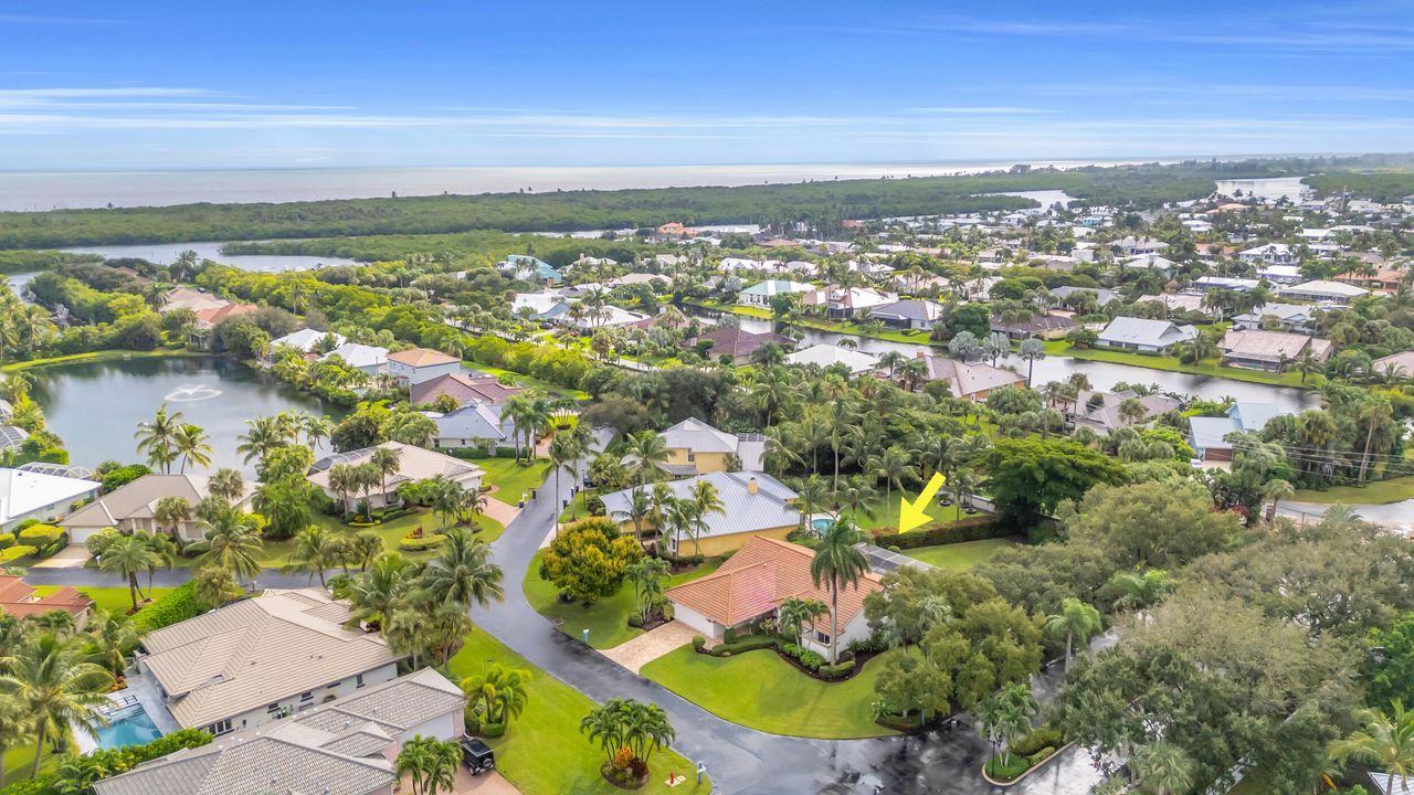 For Sale: $1,050,000 (3 beds, 2 baths, 1923 Square Feet)