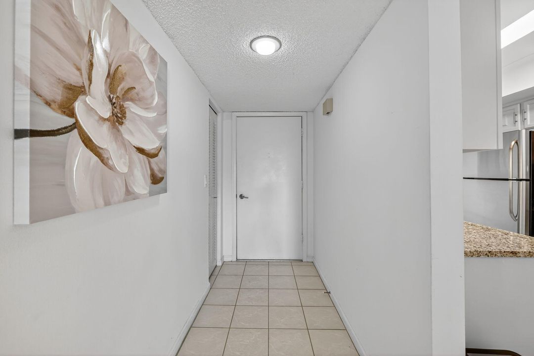 For Sale: $299,000 (2 beds, 2 baths, 1393 Square Feet)