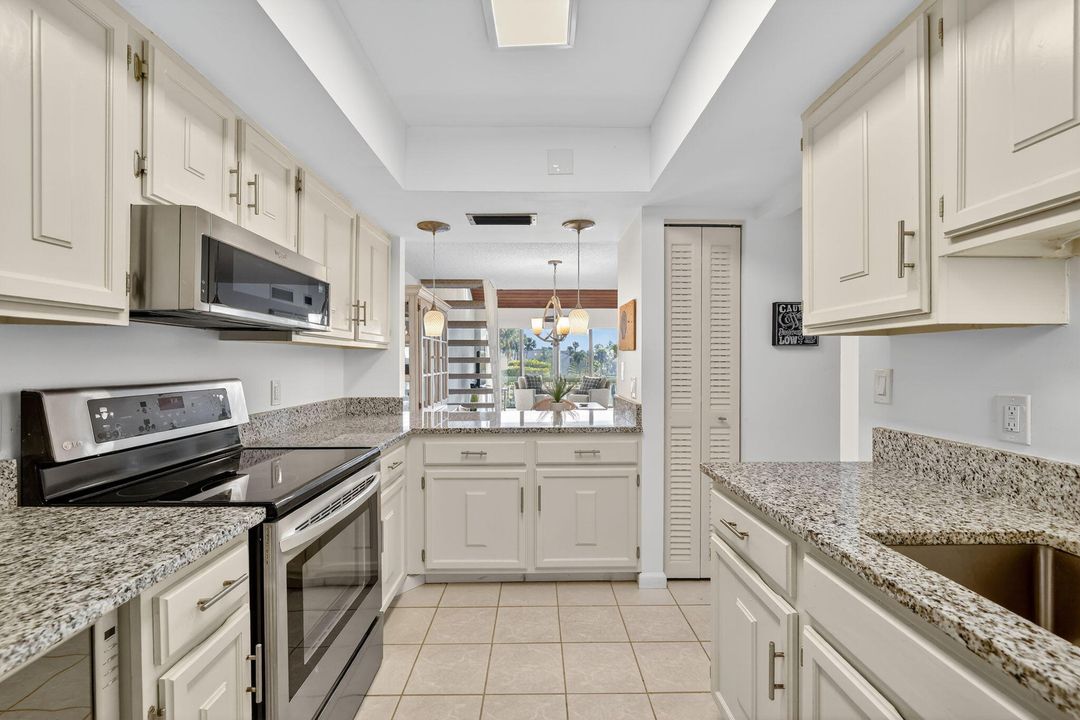 For Sale: $299,000 (2 beds, 2 baths, 1393 Square Feet)