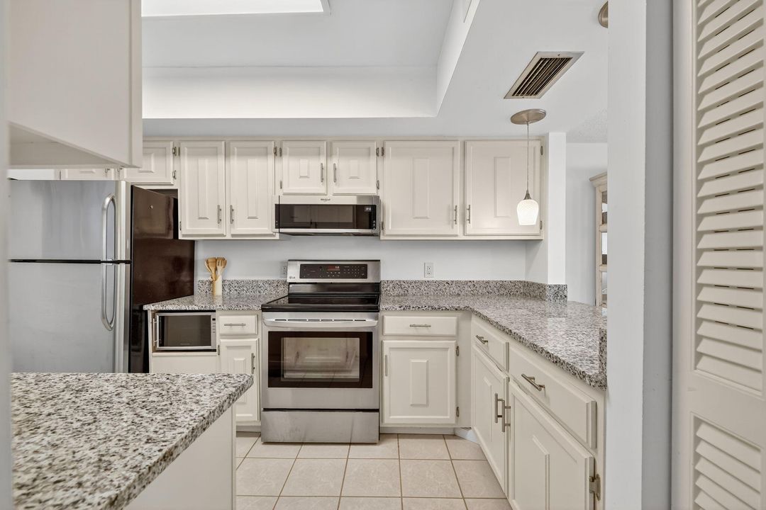 For Sale: $299,000 (2 beds, 2 baths, 1393 Square Feet)