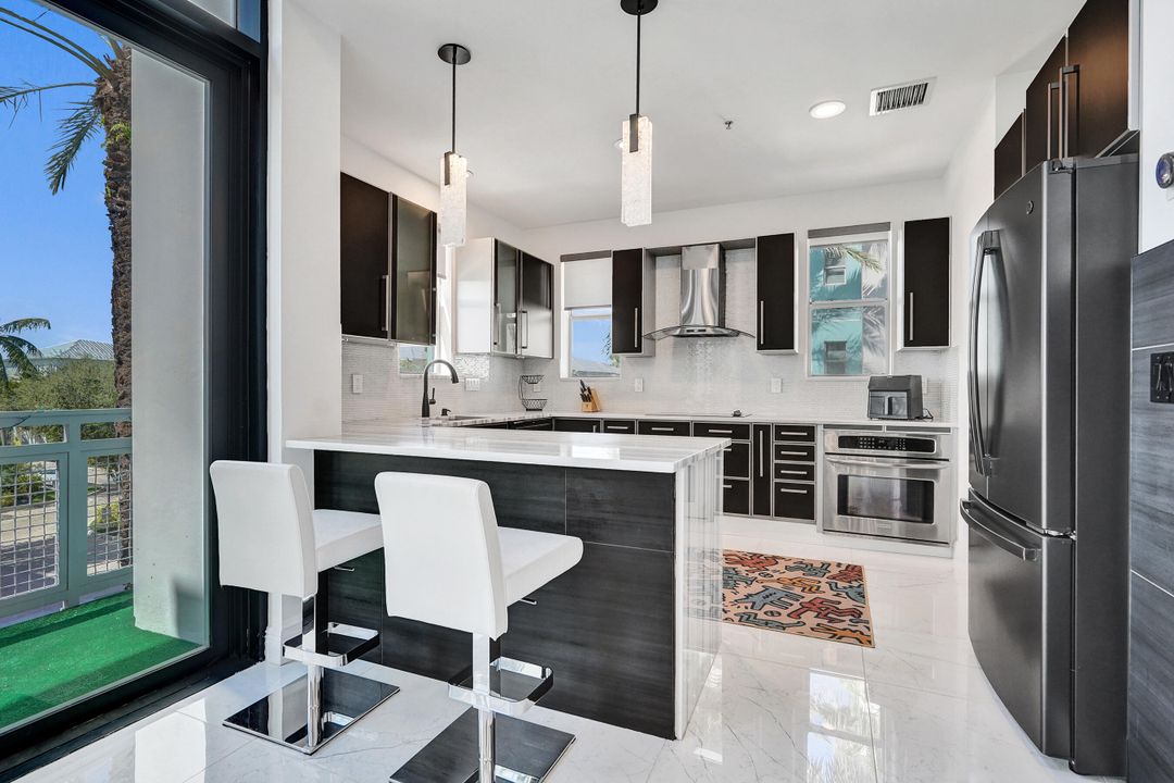 Под контрактом: $10,000 (2 спален, 2 ванн, 1587 Квадратных фут)