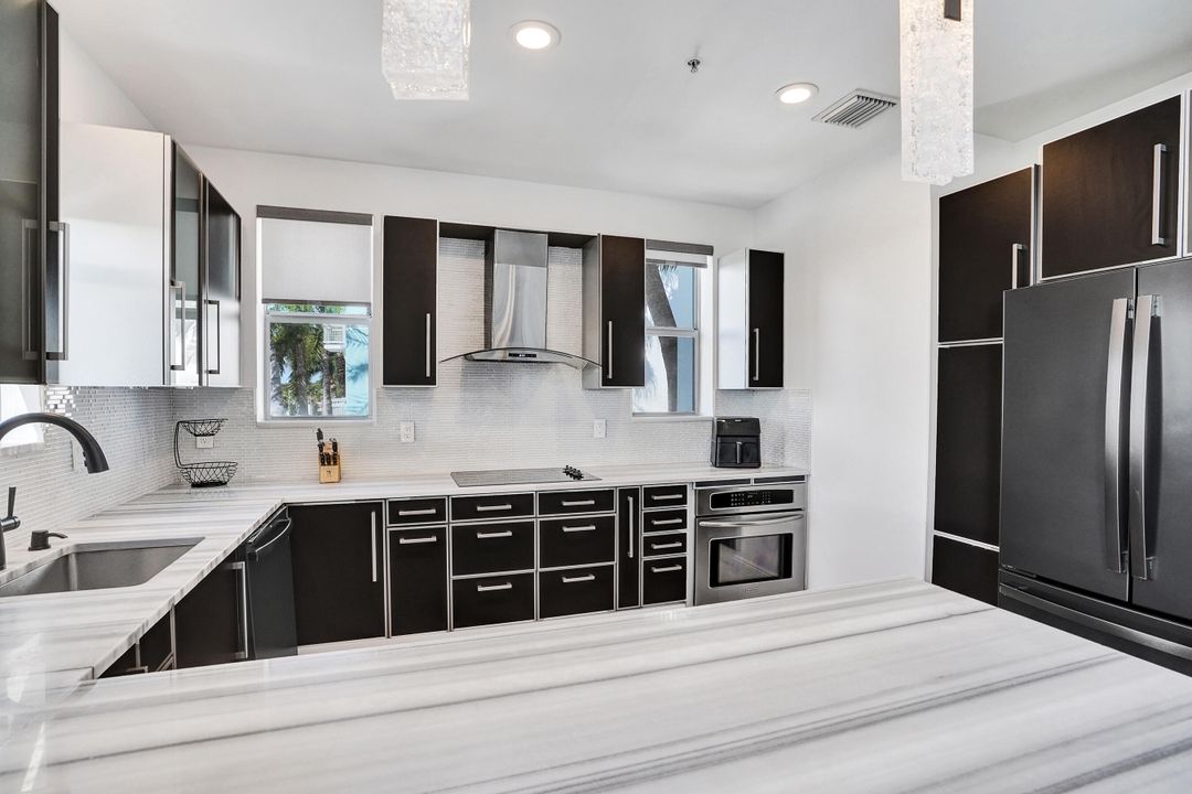 Под контрактом: $10,000 (2 спален, 2 ванн, 1587 Квадратных фут)