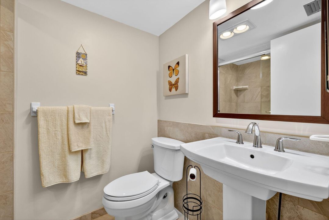 For Sale: $299,000 (2 beds, 2 baths, 1393 Square Feet)