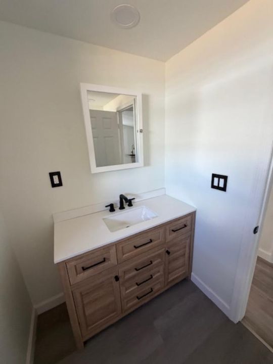 Active With Contract: $295,000 (3 beds, 3 baths, 1559 Square Feet)