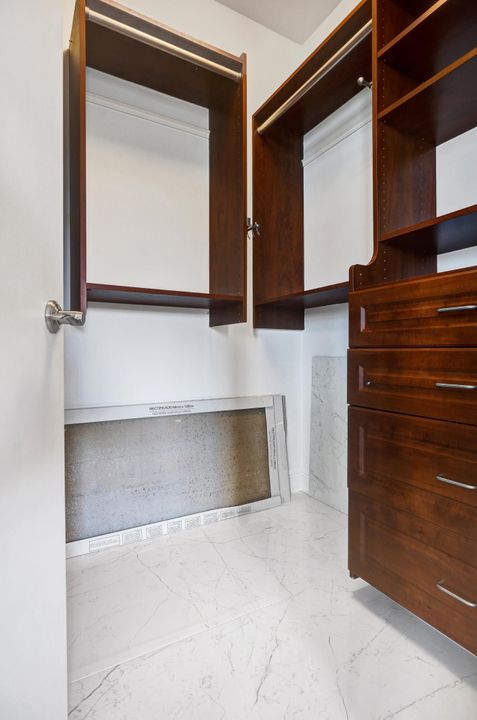 Под контрактом: $10,000 (2 спален, 2 ванн, 1587 Квадратных фут)