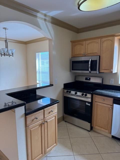 For Sale: $309,900 (2 beds, 2 baths, 790 Square Feet)