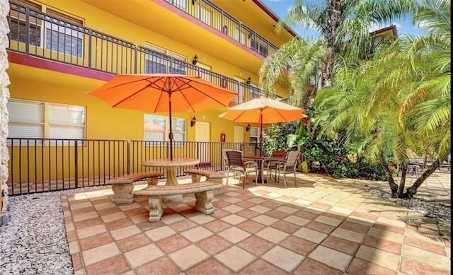 For Sale: $309,900 (2 beds, 2 baths, 790 Square Feet)