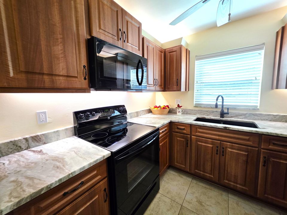 出租: $1,550 (2 贝兹, 2 浴室, 1000 平方英尺)