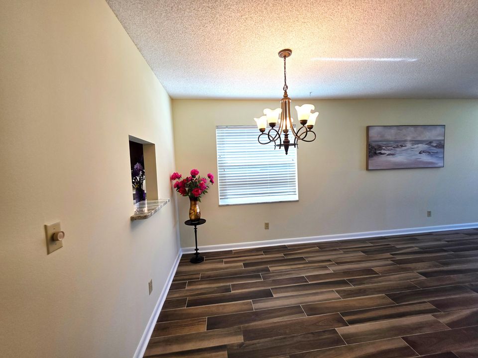 出租: $1,550 (2 贝兹, 2 浴室, 1000 平方英尺)