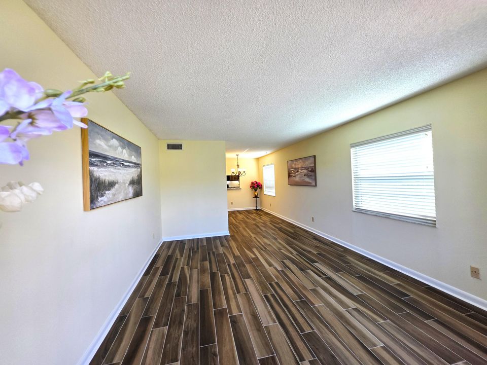 出租: $1,550 (2 贝兹, 2 浴室, 1000 平方英尺)