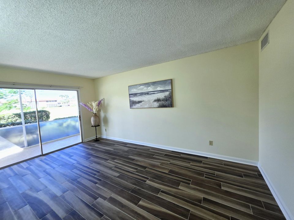 出租: $1,550 (2 贝兹, 2 浴室, 1000 平方英尺)