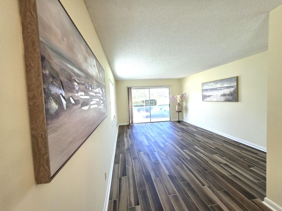 出租: $1,550 (2 贝兹, 2 浴室, 1000 平方英尺)