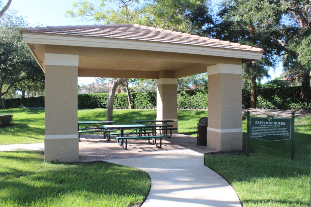 На продажу: $885,000 (6 спален, 4 ванн, 3498 Квадратных фут)