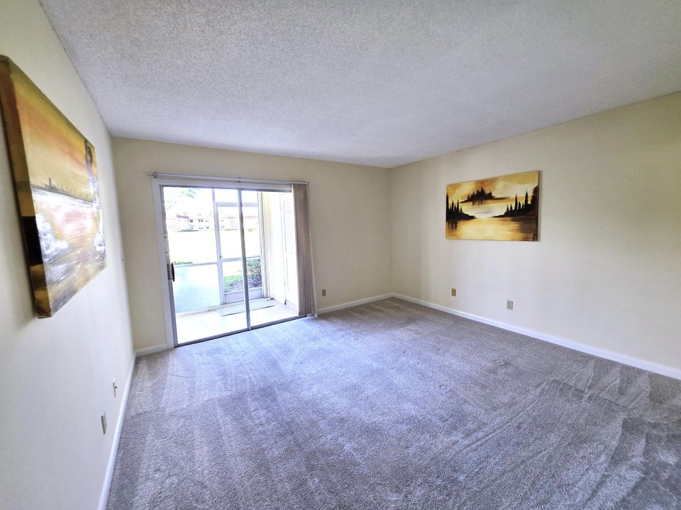 出租: $1,550 (2 贝兹, 2 浴室, 1000 平方英尺)