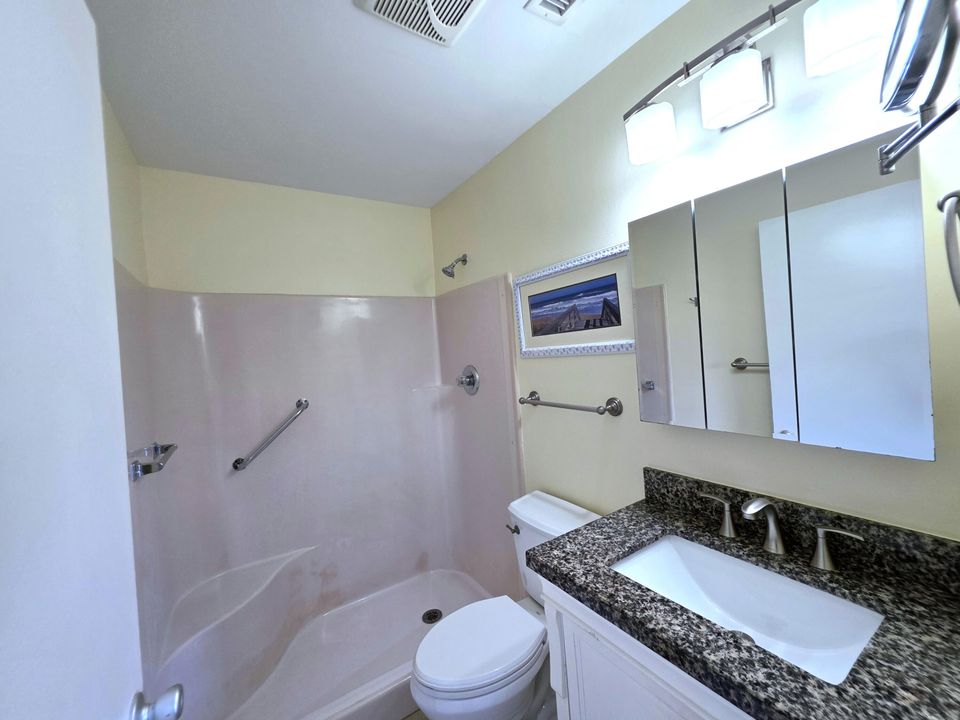 出租: $1,550 (2 贝兹, 2 浴室, 1000 平方英尺)