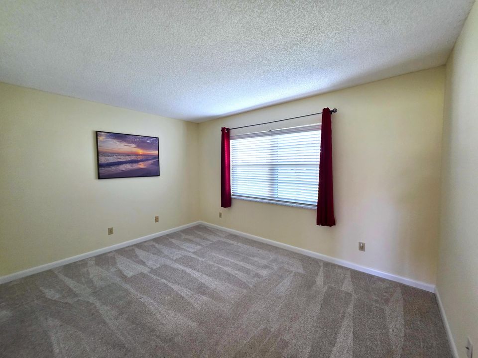 出租: $1,550 (2 贝兹, 2 浴室, 1000 平方英尺)