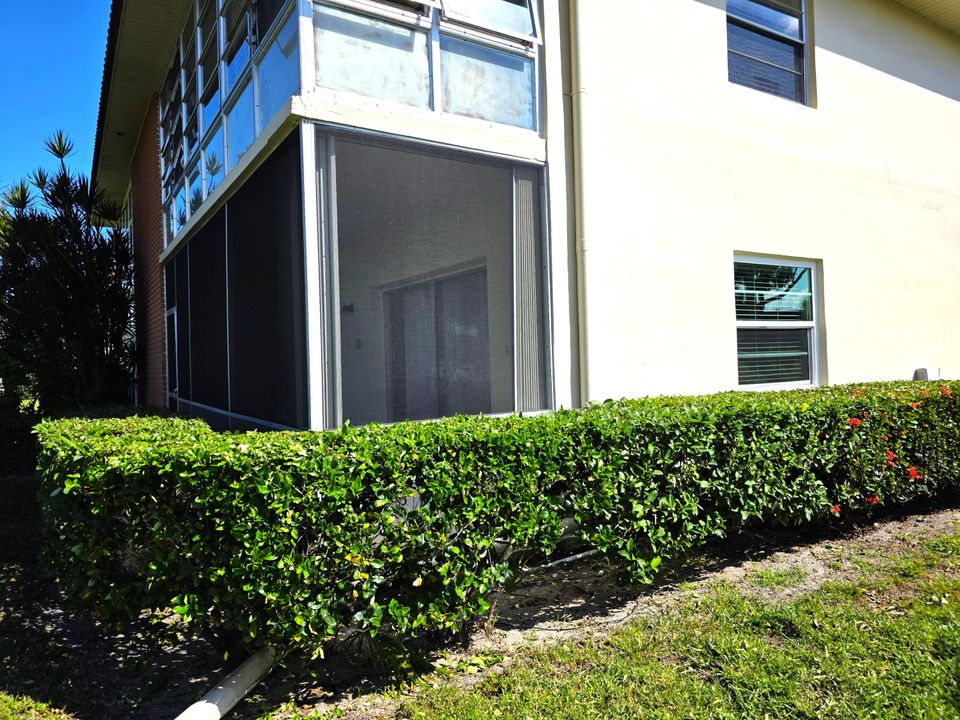 出租: $1,550 (2 贝兹, 2 浴室, 1000 平方英尺)