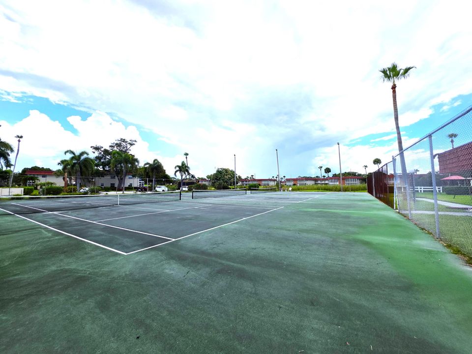 出租: $1,550 (2 贝兹, 2 浴室, 1000 平方英尺)