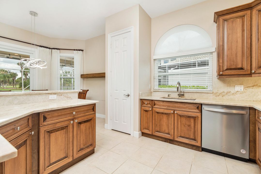 На продажу: $1,190,000 (3 спален, 2 ванн, 2848 Квадратных фут)