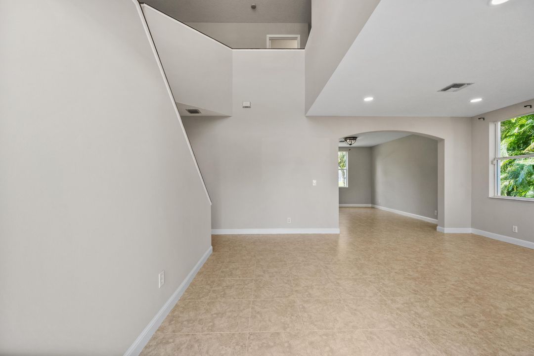 For Rent: $3,950 (5 beds, 3 baths, 2672 Square Feet)