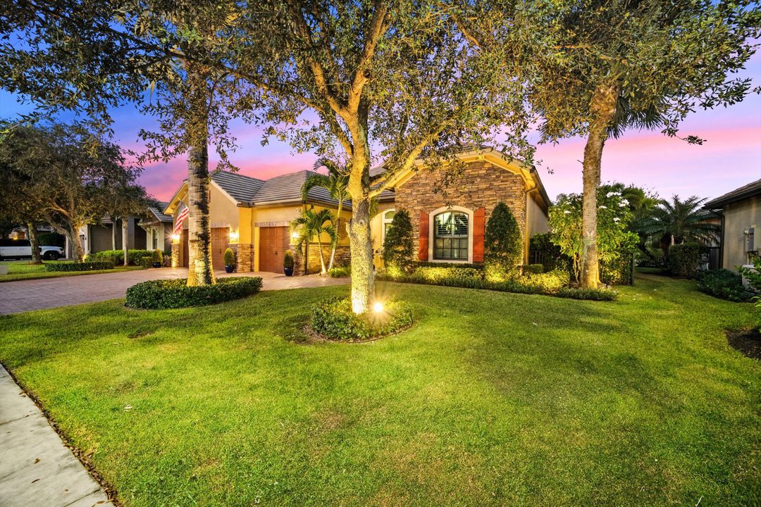 For Sale: $1,549,000 (3 beds, 3 baths, 2561 Square Feet)