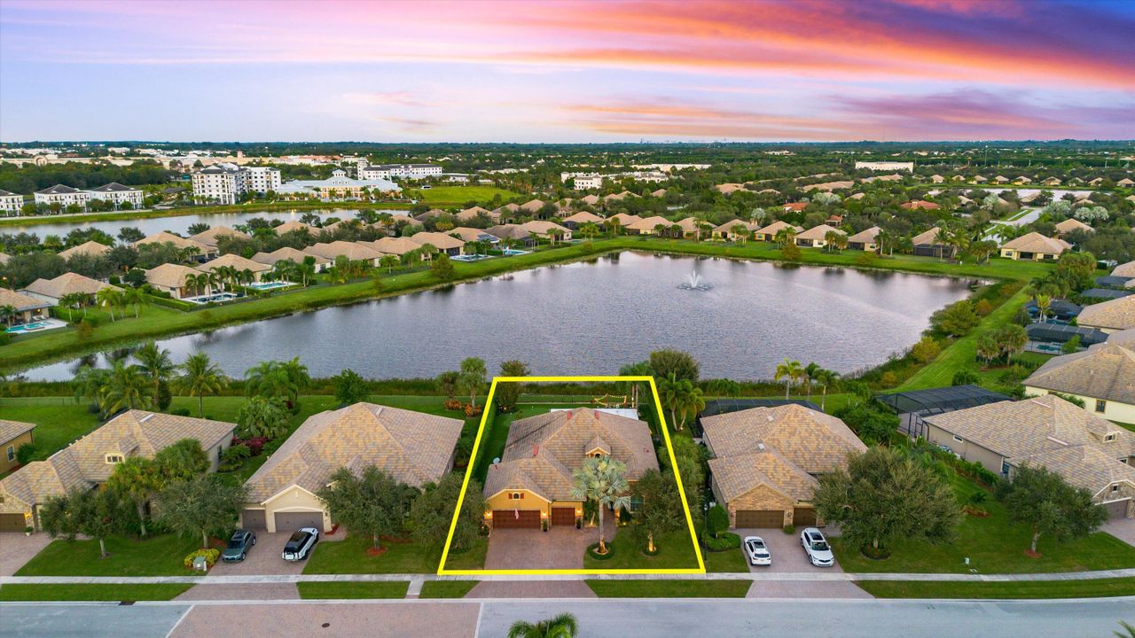 For Sale: $1,549,000 (3 beds, 3 baths, 2561 Square Feet)