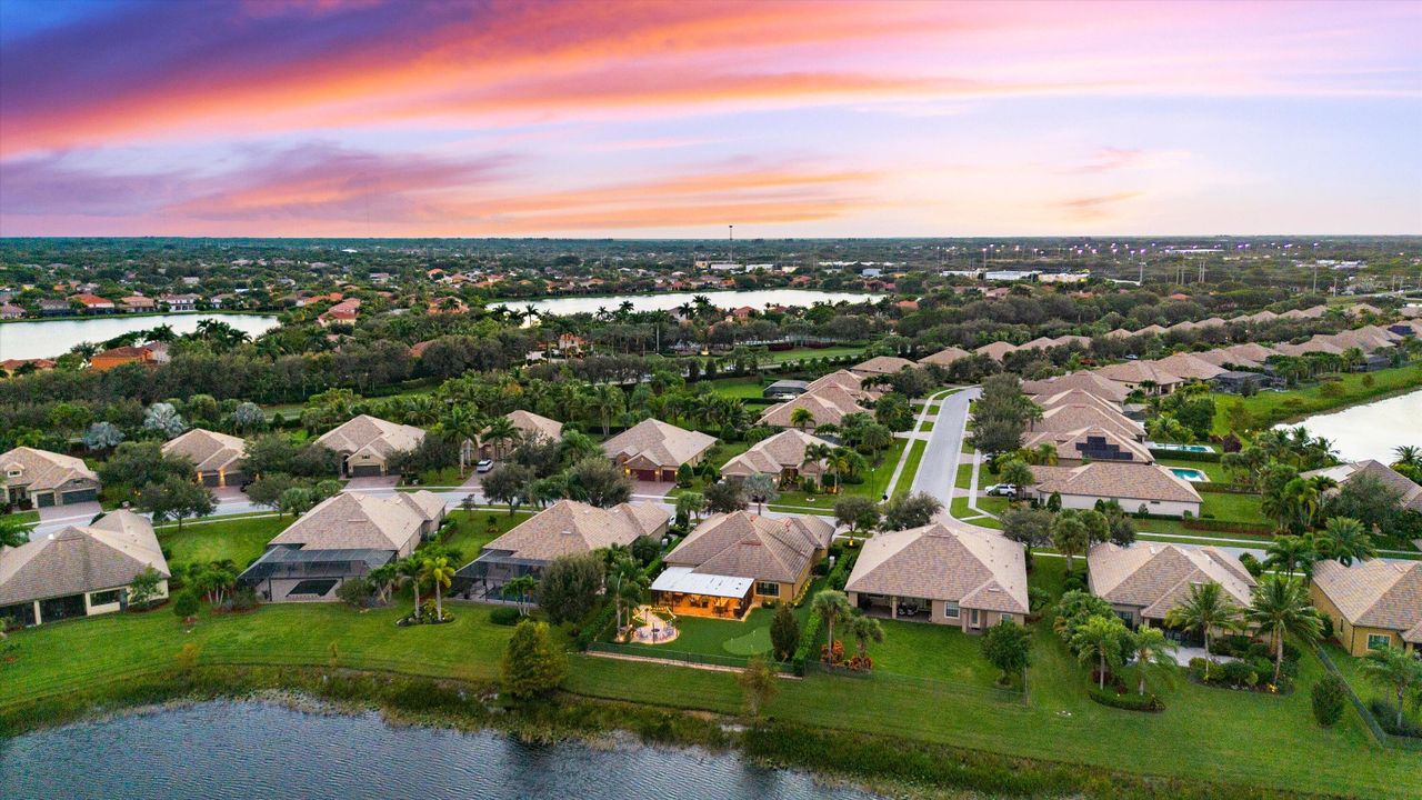 For Sale: $1,549,000 (3 beds, 3 baths, 2561 Square Feet)