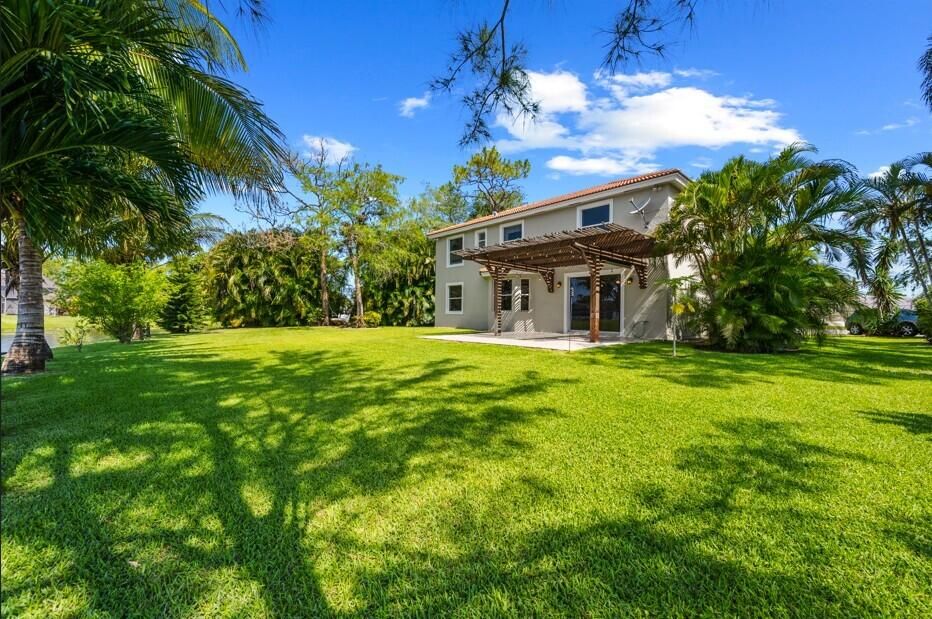 For Rent: $3,950 (5 beds, 3 baths, 2672 Square Feet)