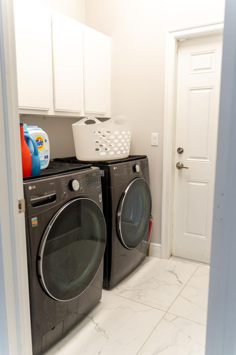 For Sale: $1,395,000 (4 beds, 3 baths, 2078 Square Feet)