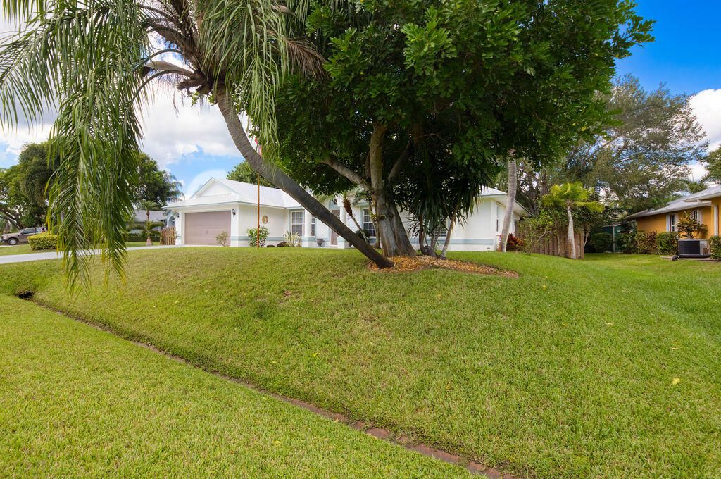 For Sale: $465,000 (3 beds, 2 baths, 2044 Square Feet)