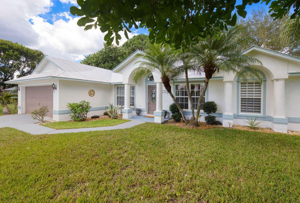 For Sale: $465,000 (3 beds, 2 baths, 2044 Square Feet)