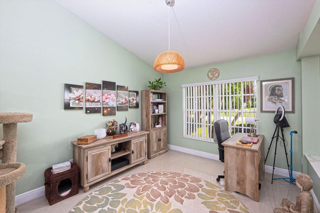 For Sale: $465,000 (3 beds, 2 baths, 2044 Square Feet)