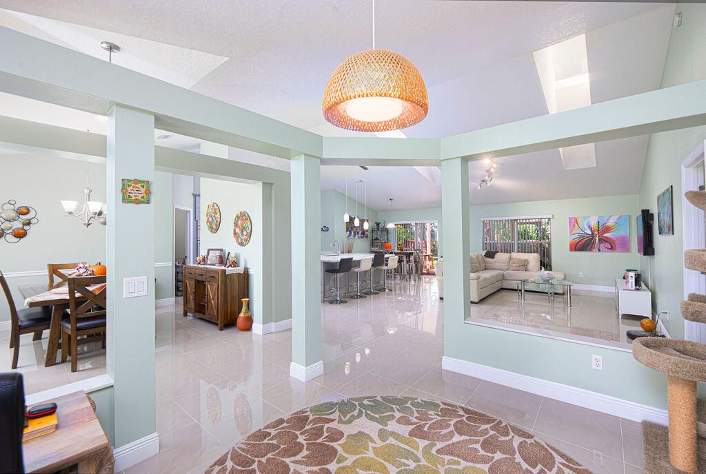 For Sale: $465,000 (3 beds, 2 baths, 2044 Square Feet)