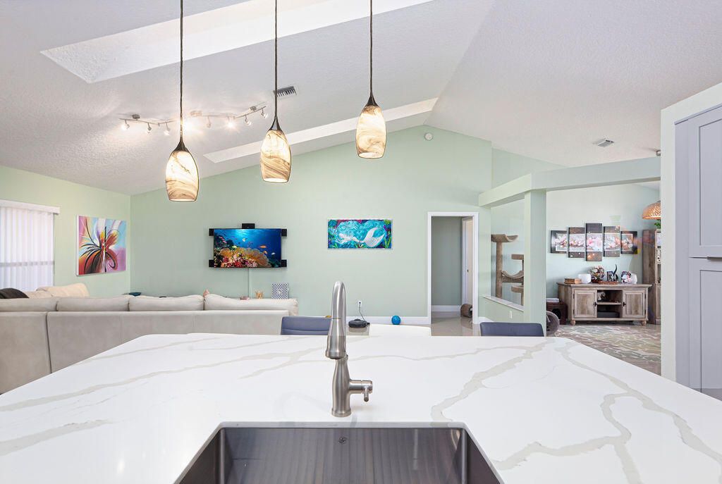 For Sale: $465,000 (3 beds, 2 baths, 2044 Square Feet)