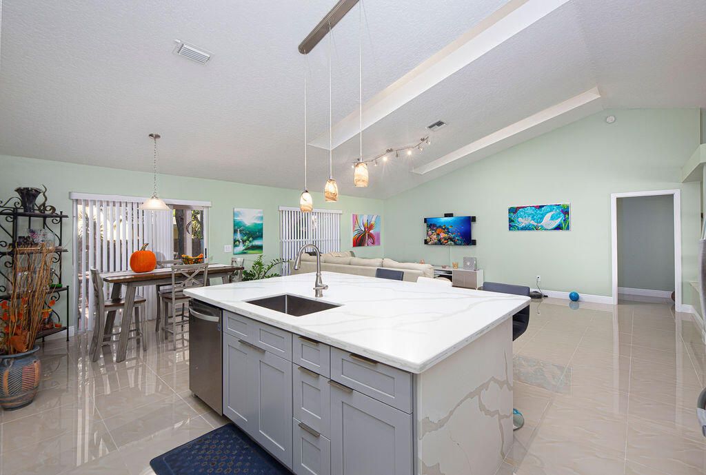 For Sale: $465,000 (3 beds, 2 baths, 2044 Square Feet)